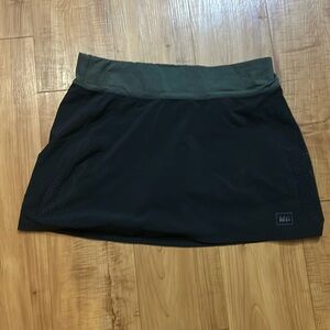 Women’s black REI athletic tennis skirt Skort MEDIUM